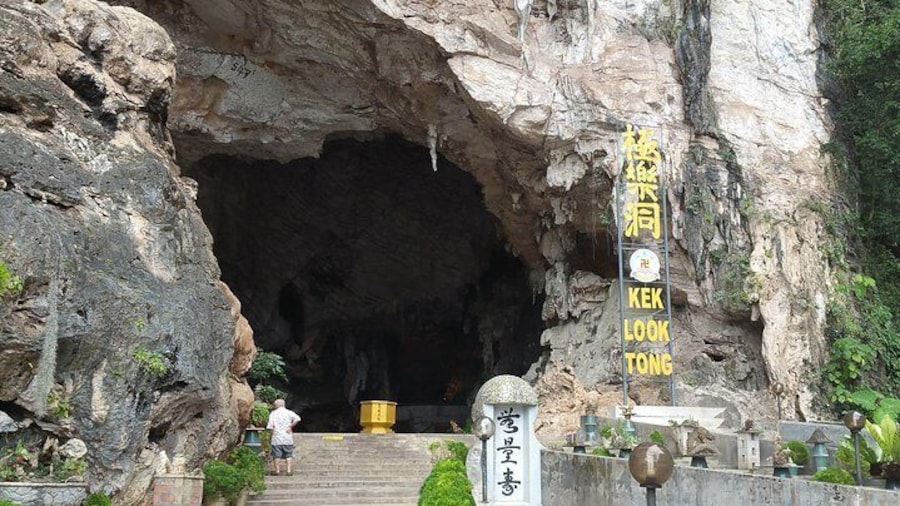 Kek Lok Tong Cave Temple and Zen Gardens