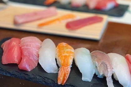 Toyosu & Tsukiji tour with Sushi making workshop