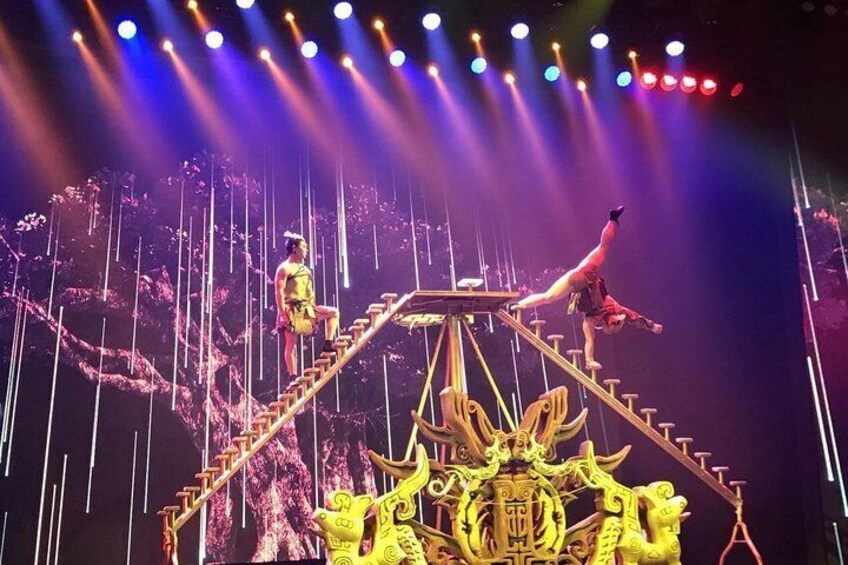 acrobatics show at chaoyang theatre 