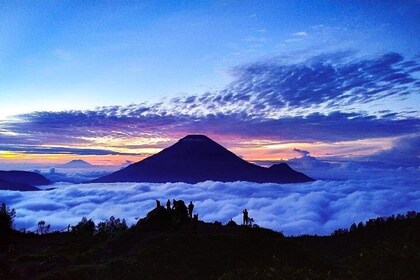 Sikunir Sunrise & Dieng Plateau Comienza Yogyakarta