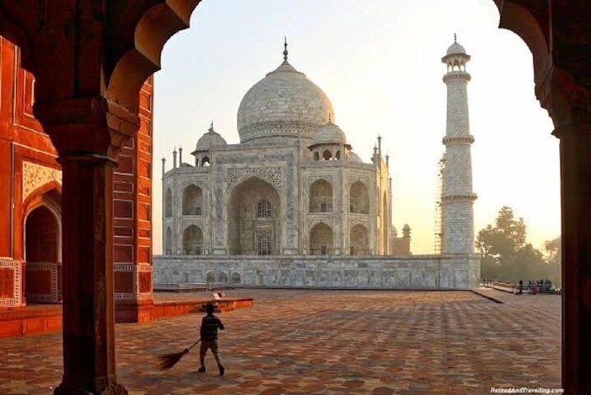 Overnight Agra Tour From Mumbai With Return Flights