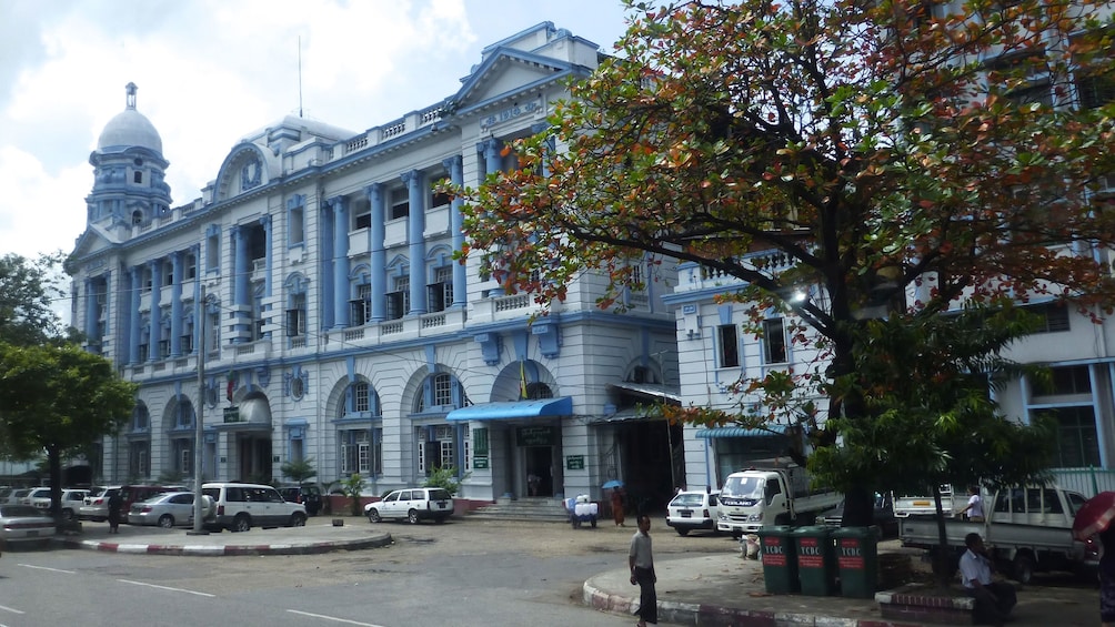 แสดงภาพที่ 2 จาก 9 White and blue building in Yangon