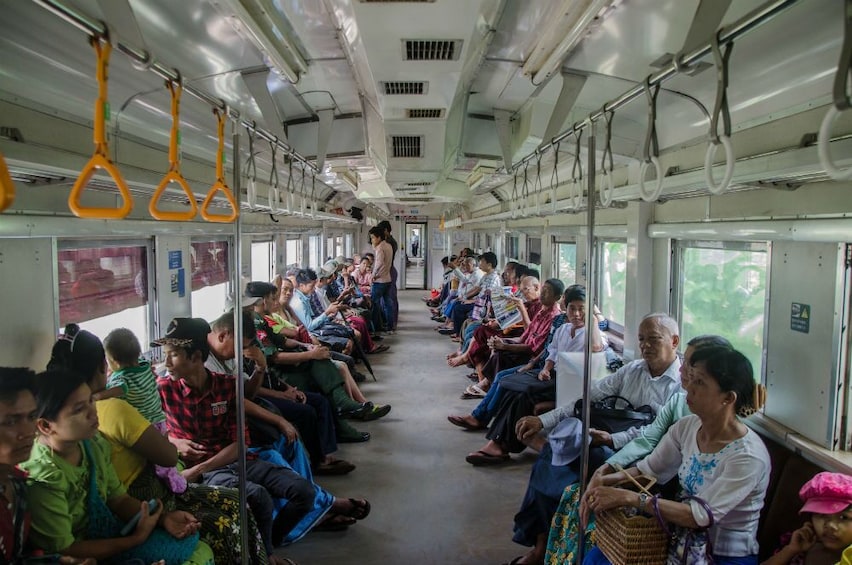 แสดงภาพที่ 4 จาก 9 Private Yangon Circular Railway Day Tour