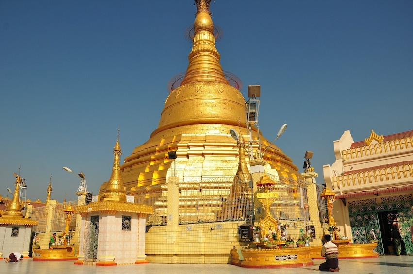 Private Morning Markets & Botahtaung Pagoda Tour