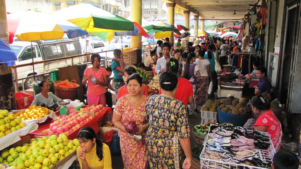 Open-air market in Syriam