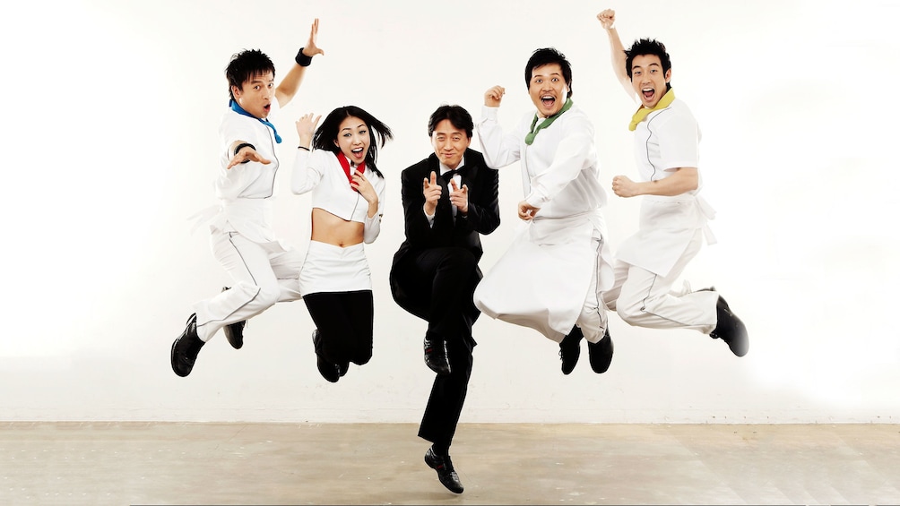แสดงภาพที่ 4 จาก 5 chefs and man in black suit jumping together in seoul