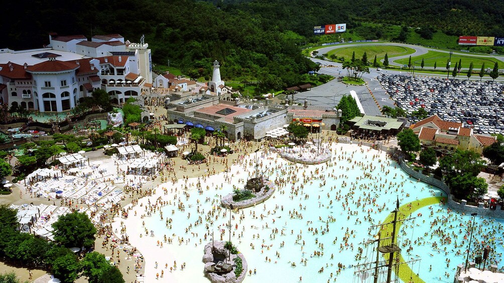 แสดงภาพที่ 4 จาก 5 aerial view of water park in seoul