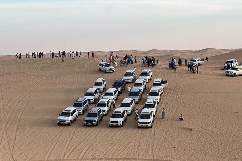 Abu Dhabi: 7-Hours Desert Safari with BBQ, Camel Ride & Sandboarding