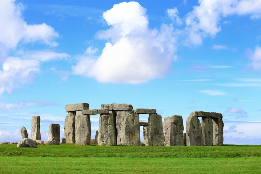 Stonehenge and Bath Tour with Roman Baths & Lunch Pack