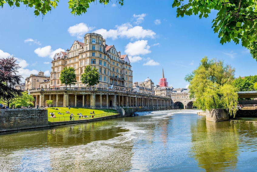 Stonehenge and Bath Tour with Roman Baths & Lunch Pack