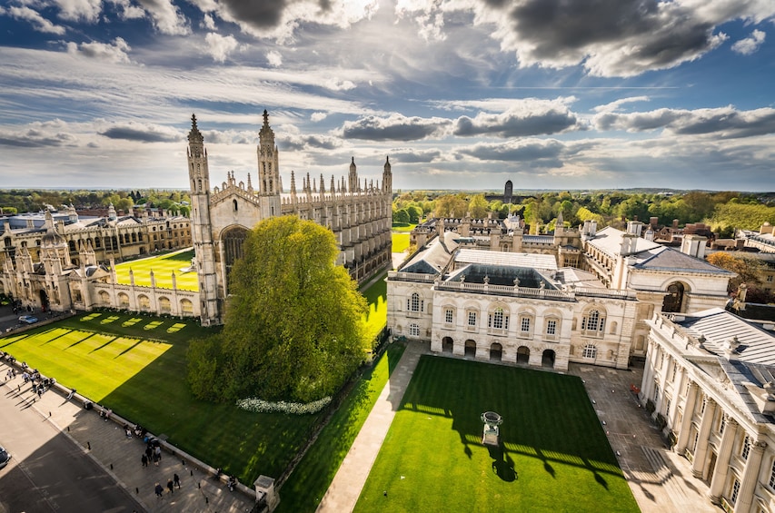 Oxford & Cambridge Full-Day Tour with Admission & Lunch Pack