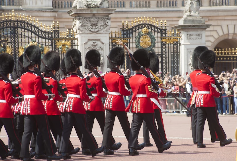 Best of Royal London: Tower of London, Boat Ride & Changing of the Guards