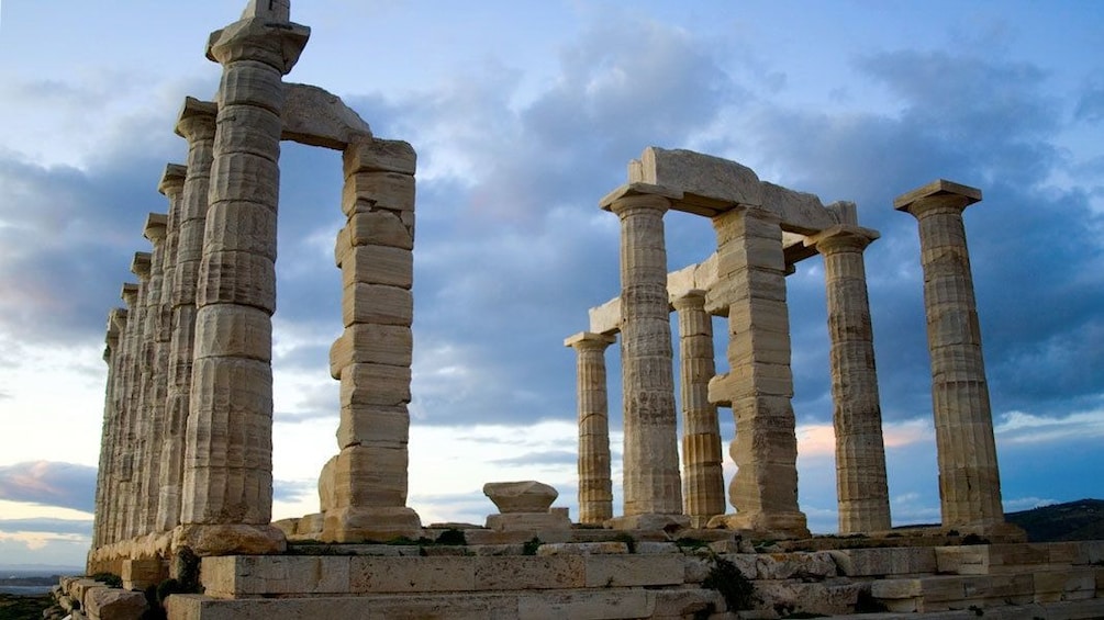 Foto 2 von 15 laden The Doric columns of the Temple of Poseidon in Cape Sounio