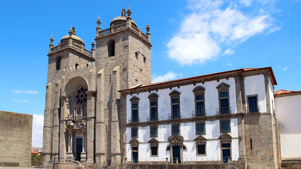 Charger l’élément 5 sur 6. Cathedral in Porto