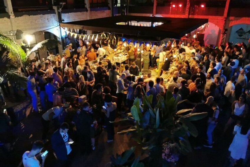 Live the Nightlife Rooftop Pub Crawl