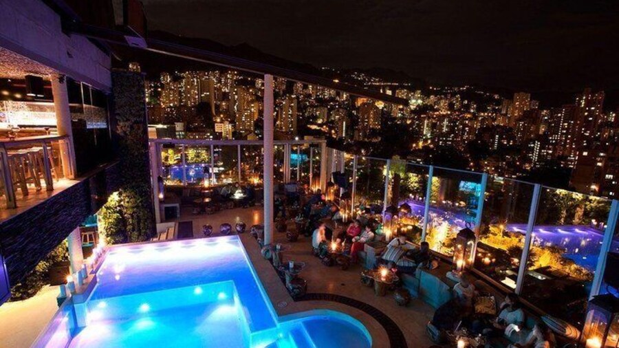 Live the Nightlife Rooftop Pub Crawl