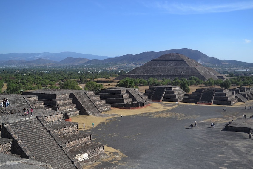 Cargar foto 5 de 10. Teotihuacan Pyramids & Guadalupe Shrine Full-Day Tour