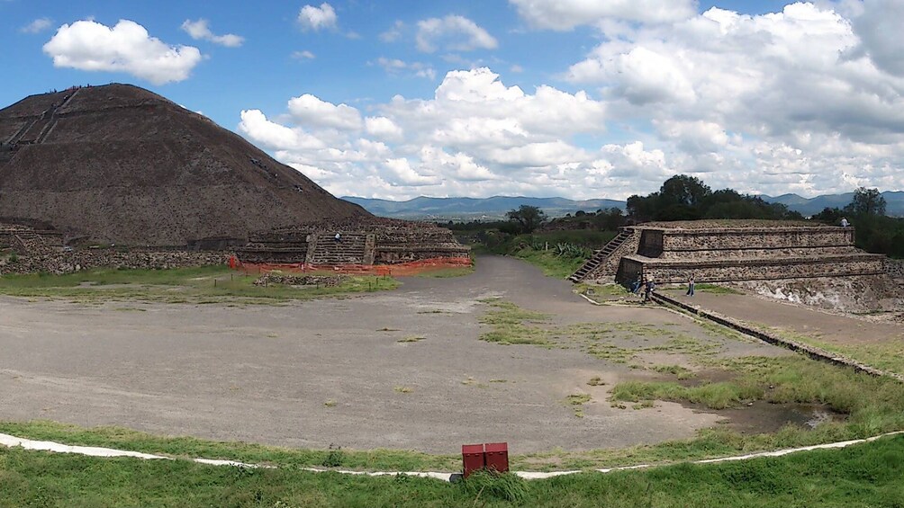 Temple of the sun and other buildings at Teotihuacan