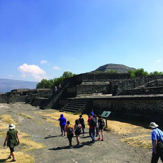 Teotihuacan with a Private Archeologist and liquors tasting