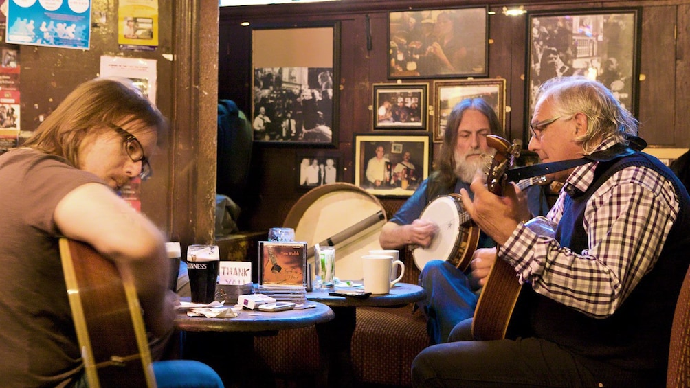 men playing banjo and guitar in pub in Dublin