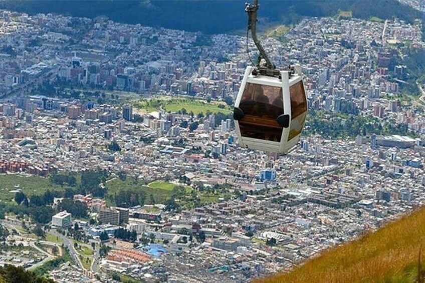 Private Tour to Middle of the World, Pululahua Volcano and Teleférico Visit