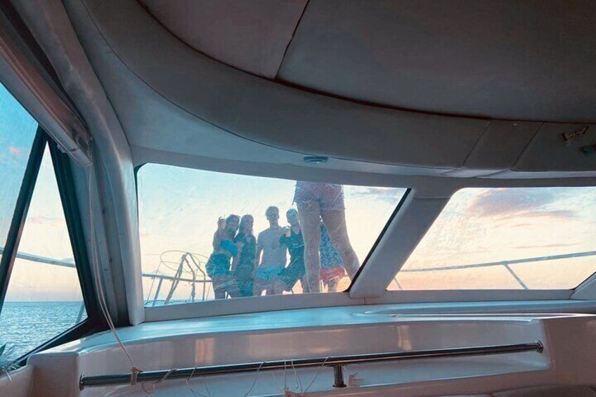 Sunset trip on Sherwanda yacht