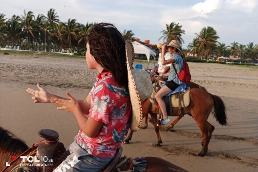 Slow Travel. Brunch And horseback riding on beach