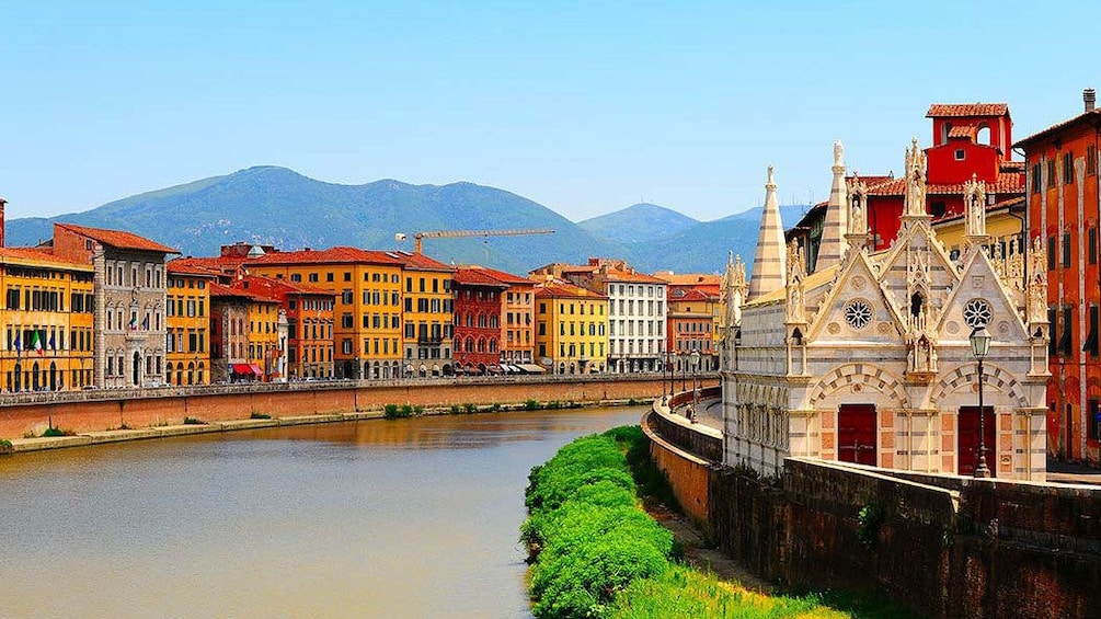 Foto 5 von 10 laden City view near tower of Pisa Italy
