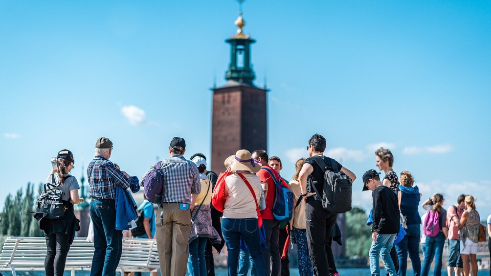 Öppna foto 1 av 8. Stockholm Old Town Walk (Small Group Tour)