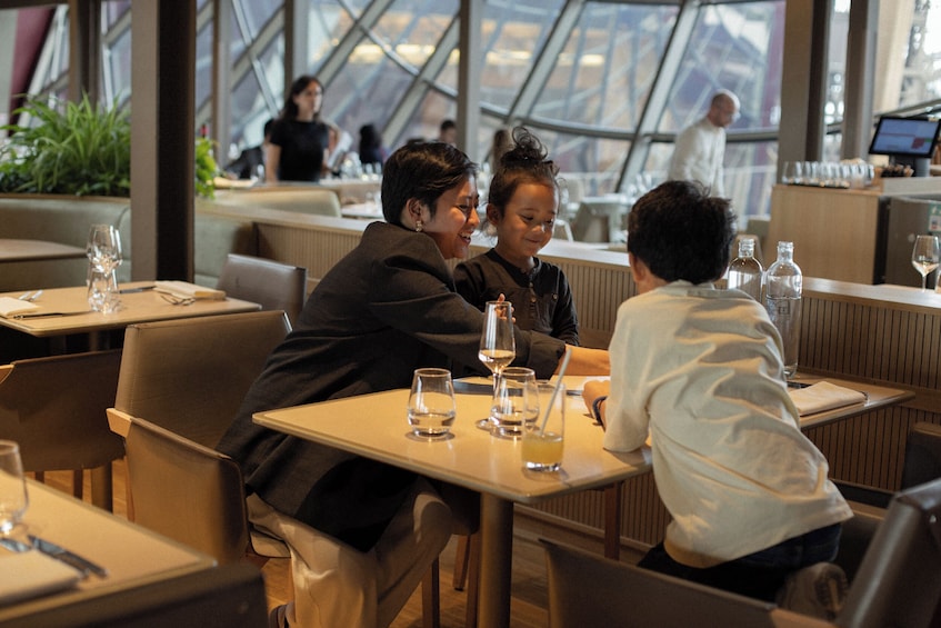 Lunch at the Eiffel Tower: Madame Brasserie Restaurant