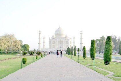 Taj Mahal and Agra Overnight Tour from Chennai with return commercial Fligh...