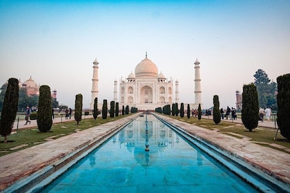 One Day Trip to Taj Mahal and Agra from Mumbai with Commercial Return Fligh...