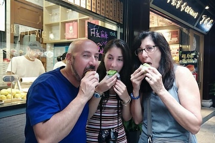 Guangzhou Night Walking and Food Tour: Led by Local Cantonese