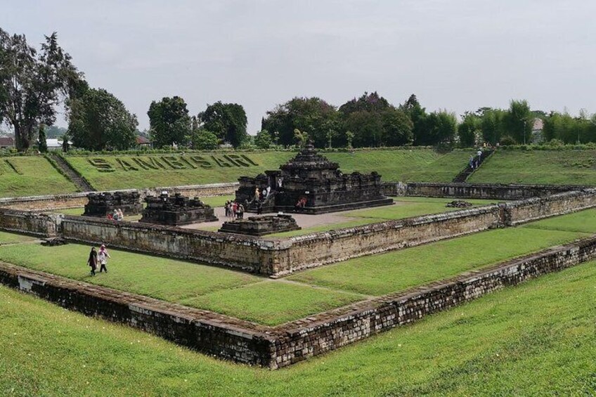 Yogyakarta Cycling Tour to Sambisari & Kedulan Temple