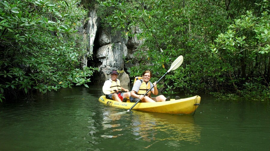 Kayakers in Ban Bor Thor