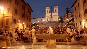 Evening City Stroll with Italian Aperitivo