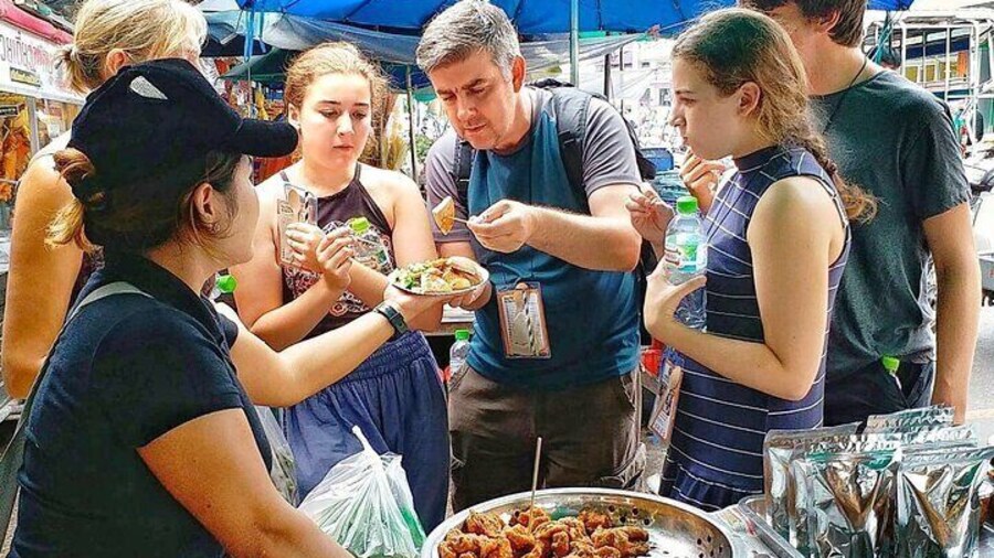 Thai Street Food & Morning Market Walking Tour in Hua Hin