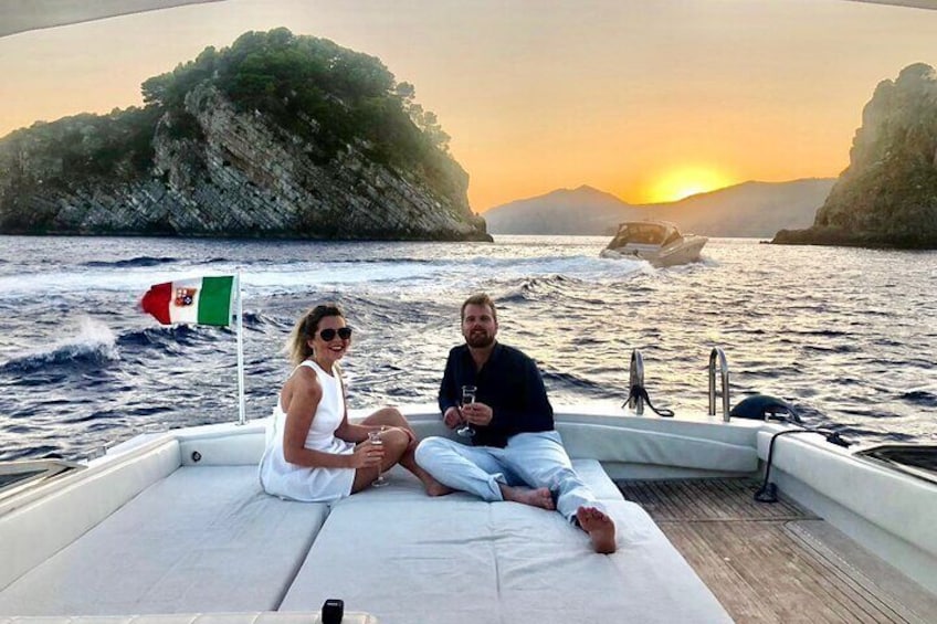 Sunset Cruise from Positano with Dockside Dinner Stop in Nerano 