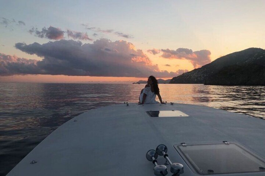 Sunset Cruise from Positano with Dockside Dinner Stop in Nerano 