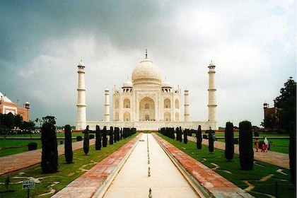 Overnight Agra Tour From Hyderabad