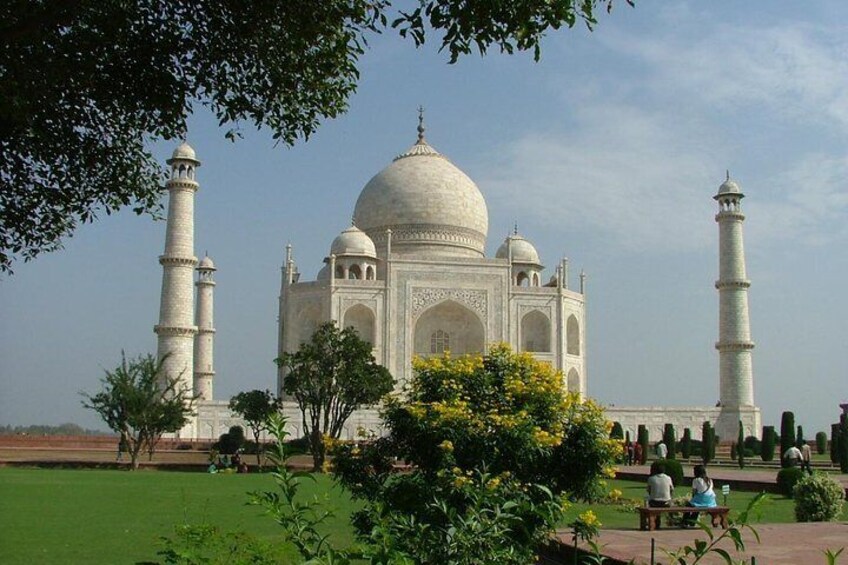 Taj Mahal private day trip from hyderabad