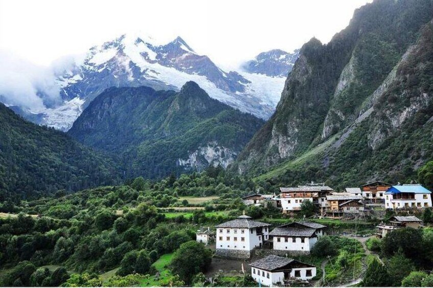 Discover Yubeng Village at the foot of Meili Mt