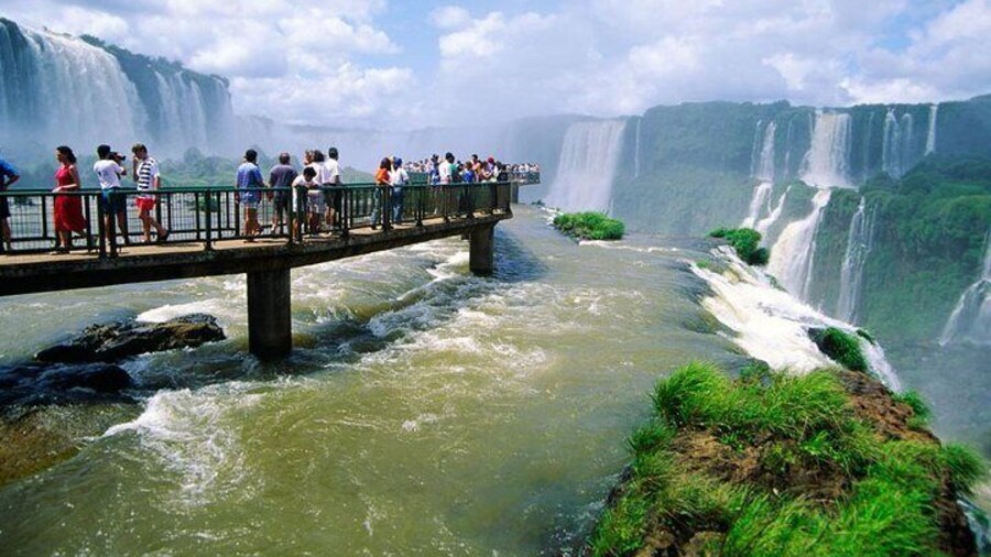 Iguazu Falls Saver Package! Both sides excursions & transfers