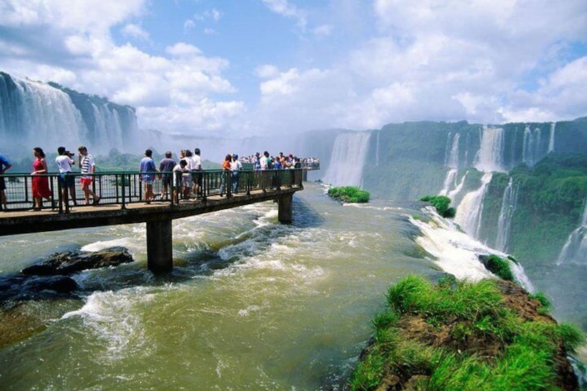 Iguazu Falls Saver Package! Both sides excursions & transfers 