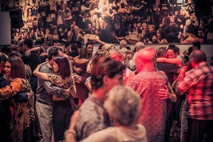Milonga de Tango locale avec cours et transferts