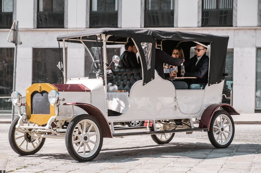 City Sightseeing tour in an electro vintage car