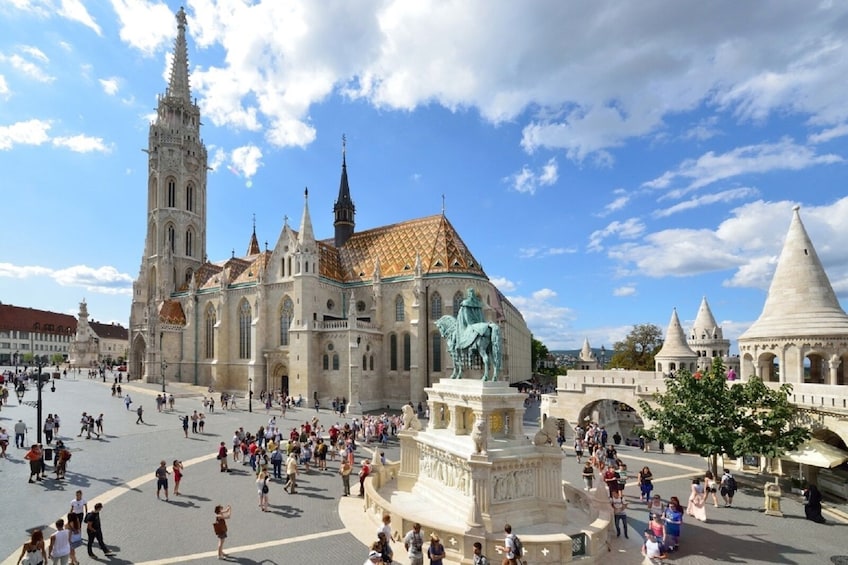 Budapest: 4-Hour Guided Bus Tour with River Cruise