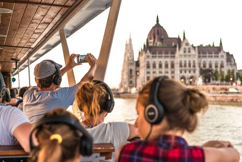 Budapest: 3-Hour Guided Bus Tour & 1-Hour River Cruise