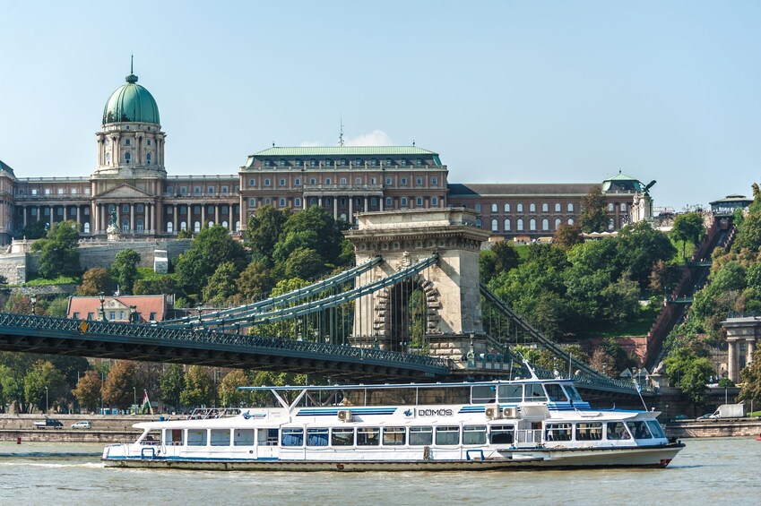 Budapest: 3-Hour Guided Bus Tour & 1-Hour River Cruise