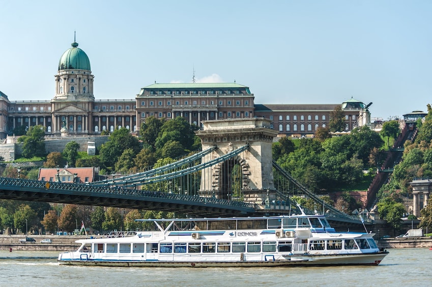 Budapest: 3-Hour Guided Bus Tour & 1-Hour River Cruise